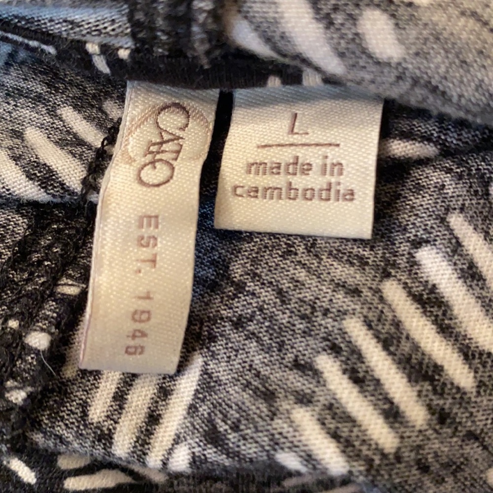 Lovely black white geometric hooded sweater EUC - Picture 10 of 10